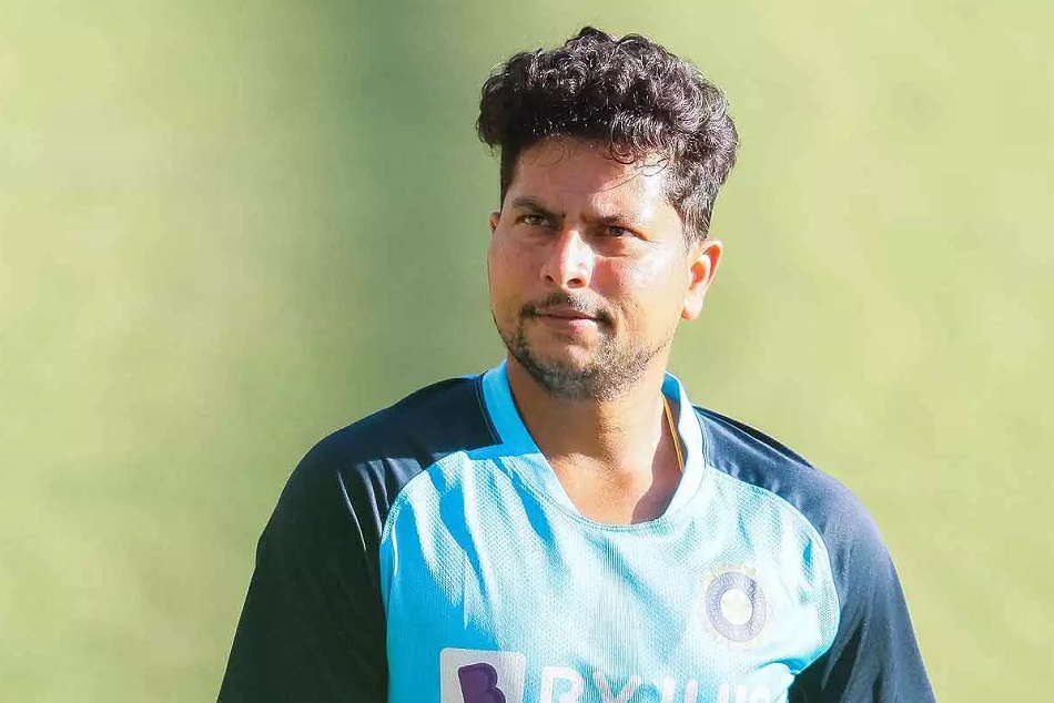 'हमेशा धोनी नहीं रहेंगे, कुछ अलग करना होगा', कुलदीप यादव को मिली सलाह