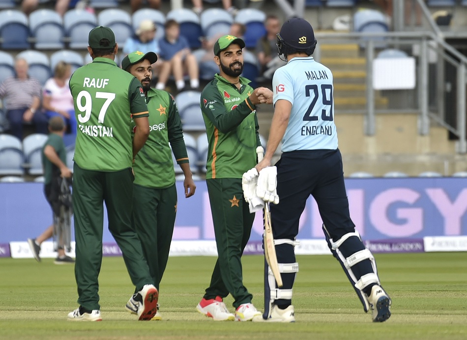 New England team defeated Pakistan in first ODI, won the match in 21.5 overs