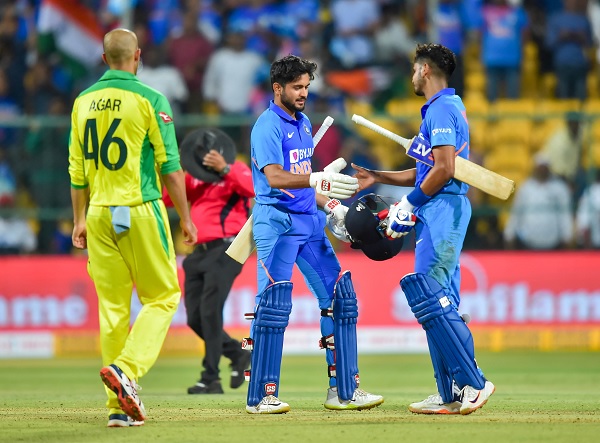 गेंद खेलने से पहले ही स्लेजिंग स्टार्ट-