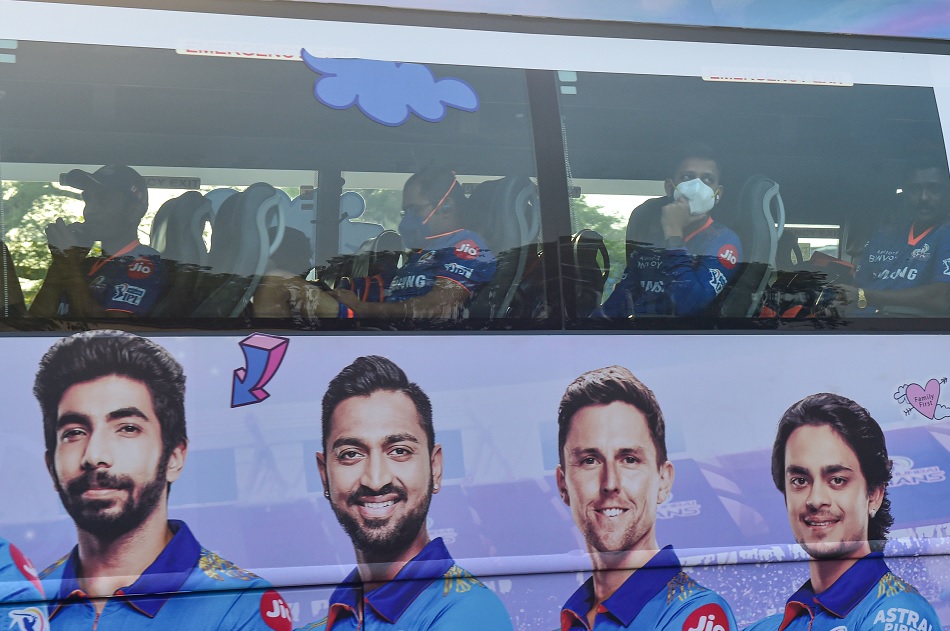 मुंबई इंडियंस टीम को फ्लाईट के पायलट ने किया सरप्राइज, हुई स्पेशल अनाउंसमेंट