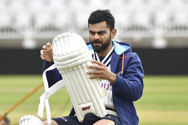 पहले तो कोहली सवाल को आराम से सुनते रहे, फिर अचानक कहा....