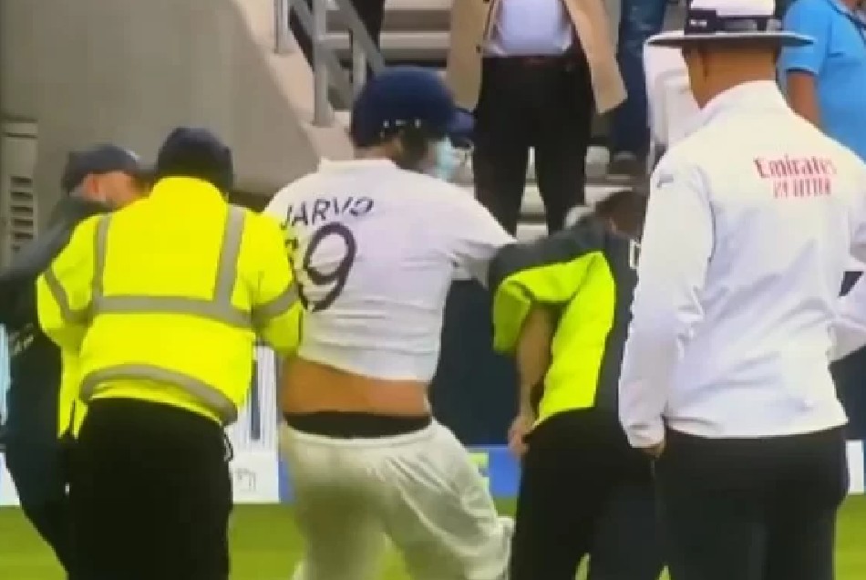 IND vs ENG: प्रैंक्सटर जार्वो ने फिर से की मैच में घुसपैठ, कोहली से पहले बल्लेबाजी करने उतरे