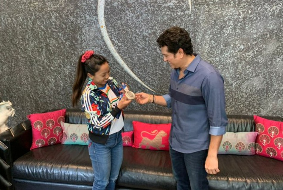 क्रिकेट के गोल्ड से मिली ओलंपिक की सिल्वर मेडलिस्ट मीराबाई चानू, तेंदुलकर ने शेयर की तस्वीरें