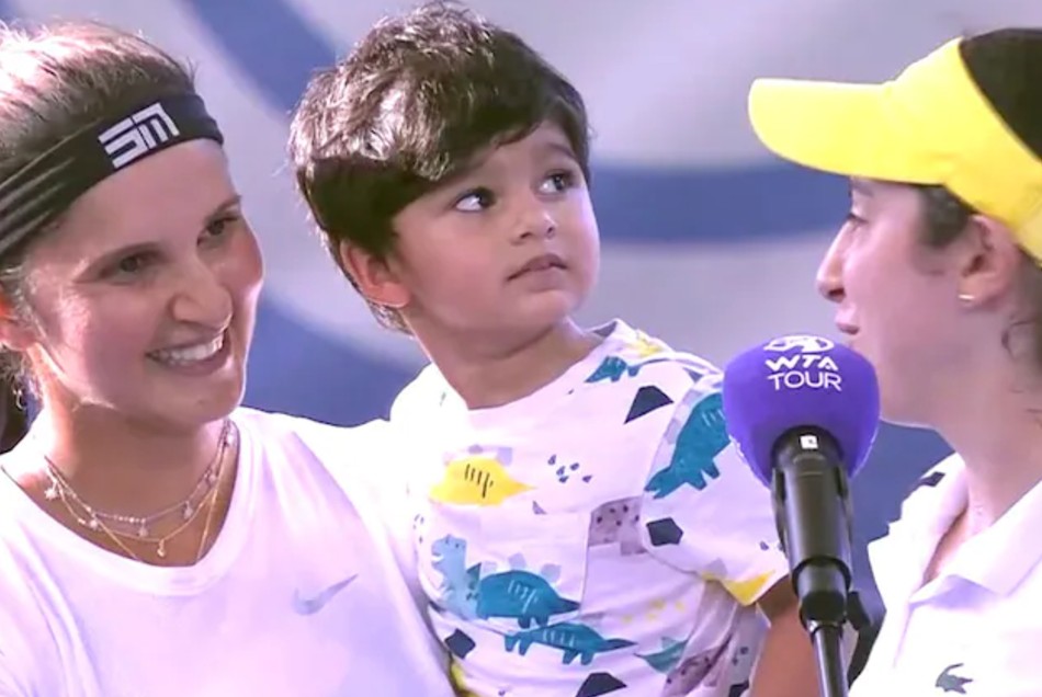 सानिया मिर्जा की जीत पर क्यों वायरल हो रही है बेटे के साथ तस्वीर, सालों बाद मिट सकता है खिताब का सूखा