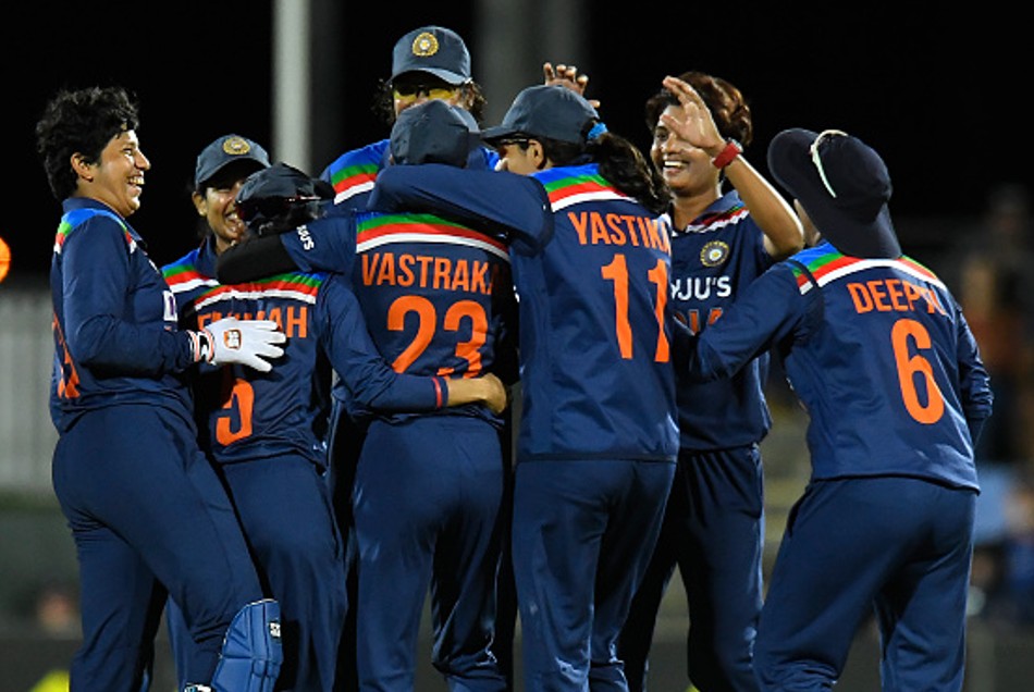 AUS vs IND: आखिरी ओवर में भारतीय महिला टीम के साथ हुआ सुपरड्रामा, खराब अंपायरिंग से हारी मिताली सेना