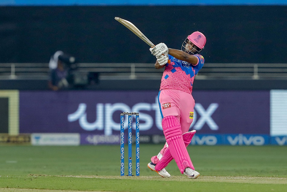 IPL 2021 : इविन लुईस ने मचाया धमाल, 3 छक्के लगाकर ठोका तूफानी अर्धशतक