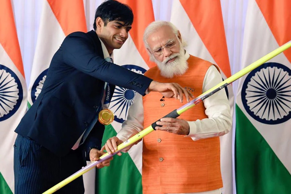 पीएम मोदी के गिफ्ट की नीलामी में छाया नीरज चोपड़ा का भाला, लवलीना के ग्लव्स पर भी हुई पैसों की बरसात