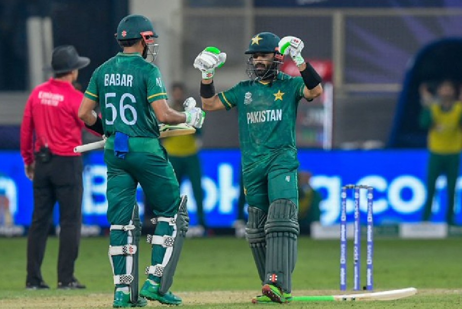 IND vs PAK: बाबर आजम ने खत्म किया 29 सालों का इंतजार, जानें कौन रहे भारत के खिलाफ मिली जीत के हीरो