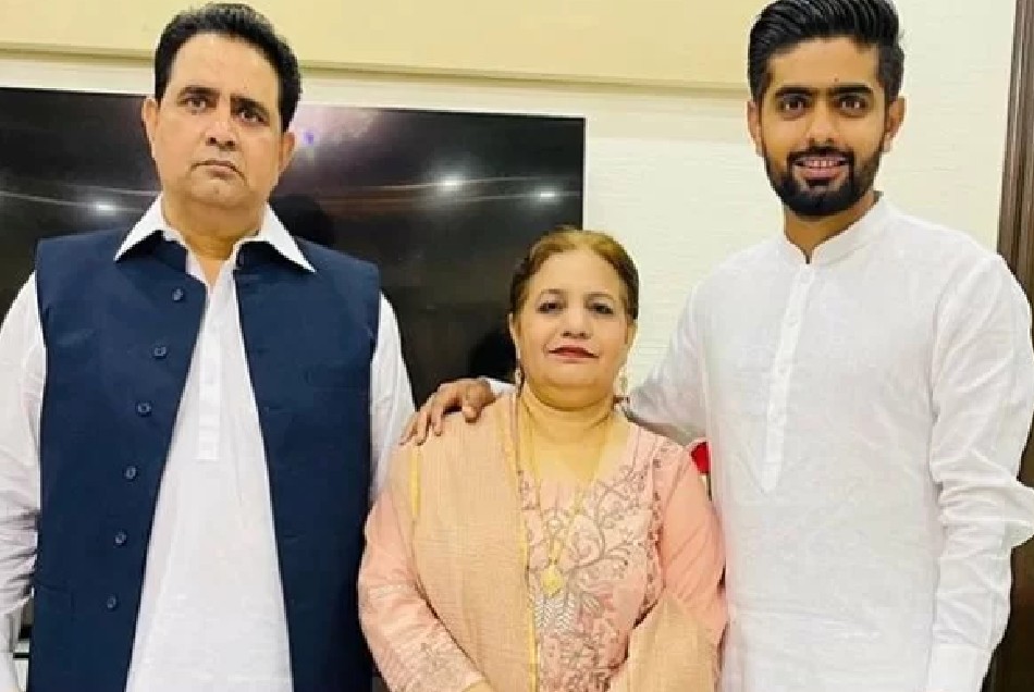 'भारत-पाक मैच के दौरान वेंटिलेटर पर थी उसकी मां', बाबर आजम के पिता ने किया बड़ा खुलासा