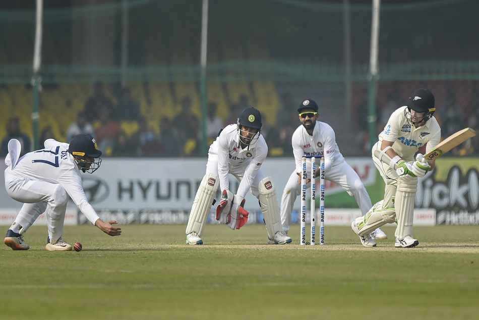 IND vs NZ 1st Test : विकेट नहीं ले पाए भारतीय गेंदबाज, ऐसा रहा दूसरे दिन का खेल