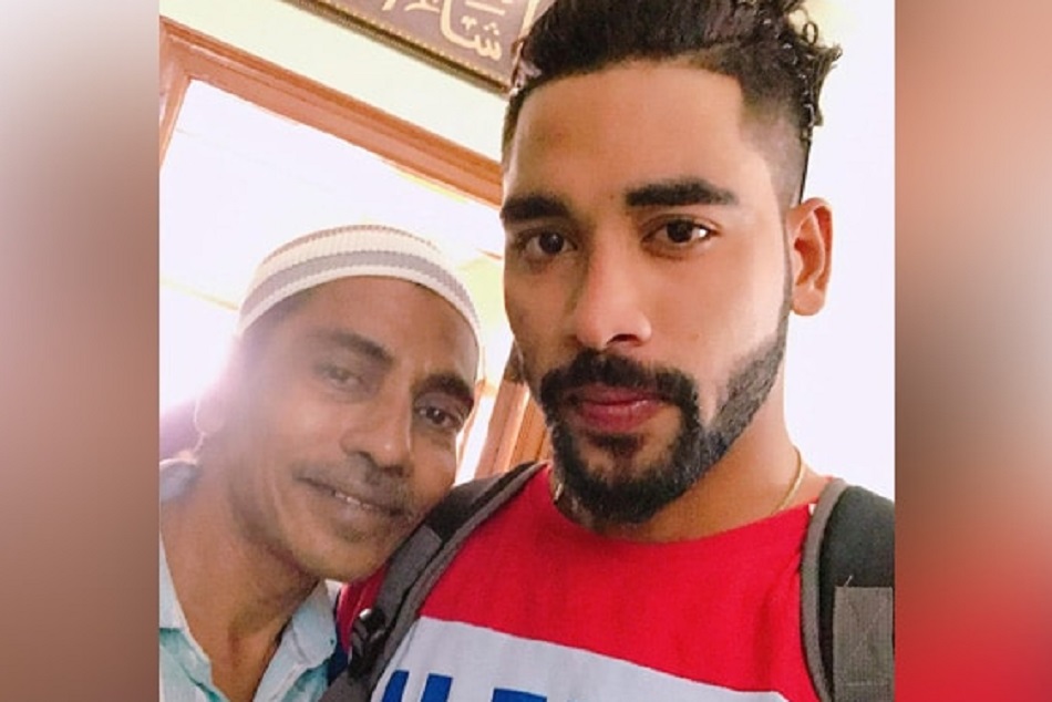 पिता को याद कर मोहम्मद सिराज हुए भावुक, लिखा- मैं लोगों के सामने नहीं रोता लेकिन...