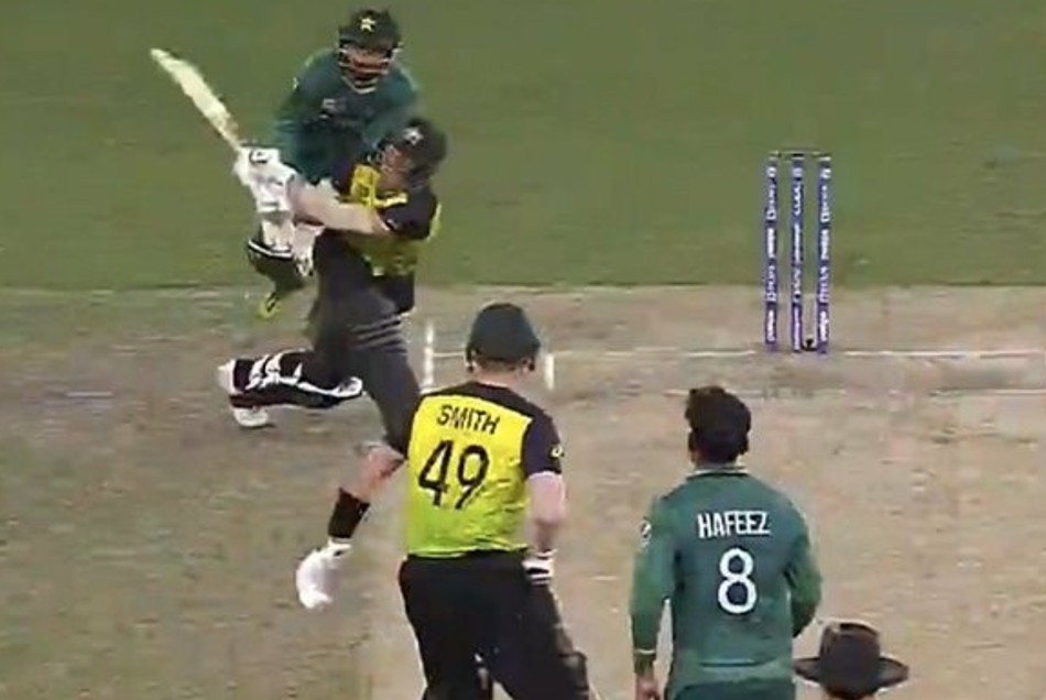 वॉर्नर के विवादित शॉट की तारीफ करने पर भड़के पाकिस्तान के पूर्व कप्तान, जस्टिन लैंगर को लताड़ा