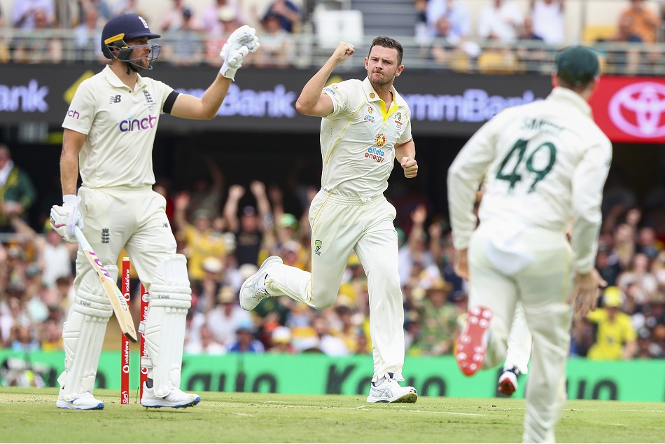 Ashes 2021-22: पिंक बॉल टेस्ट से पहले ऑस्ट्रेलिया को लगा बड़ा झटका, चोट के चलते बाहर हुआ यह गेंदबाज