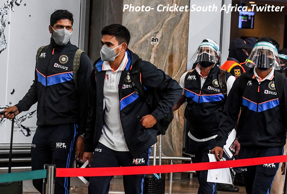 टीम इंडिया ने रखा साउथ अफ्रीका की जमीन पर कदम, फेस शील्ड लगाए दिखे भारतीय खिलाड़ी