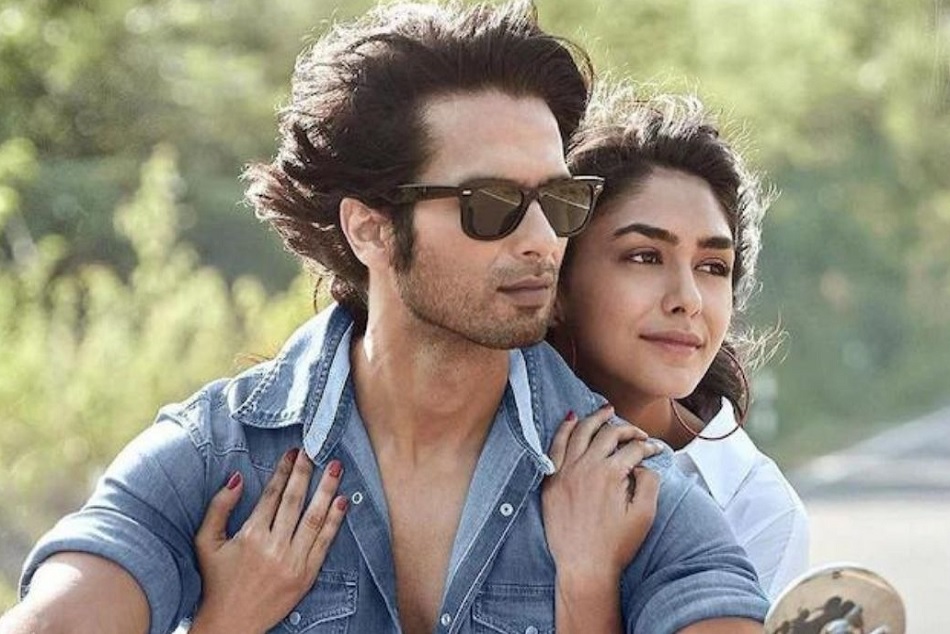 एक्ट्रेस मृणाल ठाकुर ने चुने 'फेवरेट' क्रिकेटर्स, शाहिद कपूर ने 'कप्तानी' विवाद पर दी राय