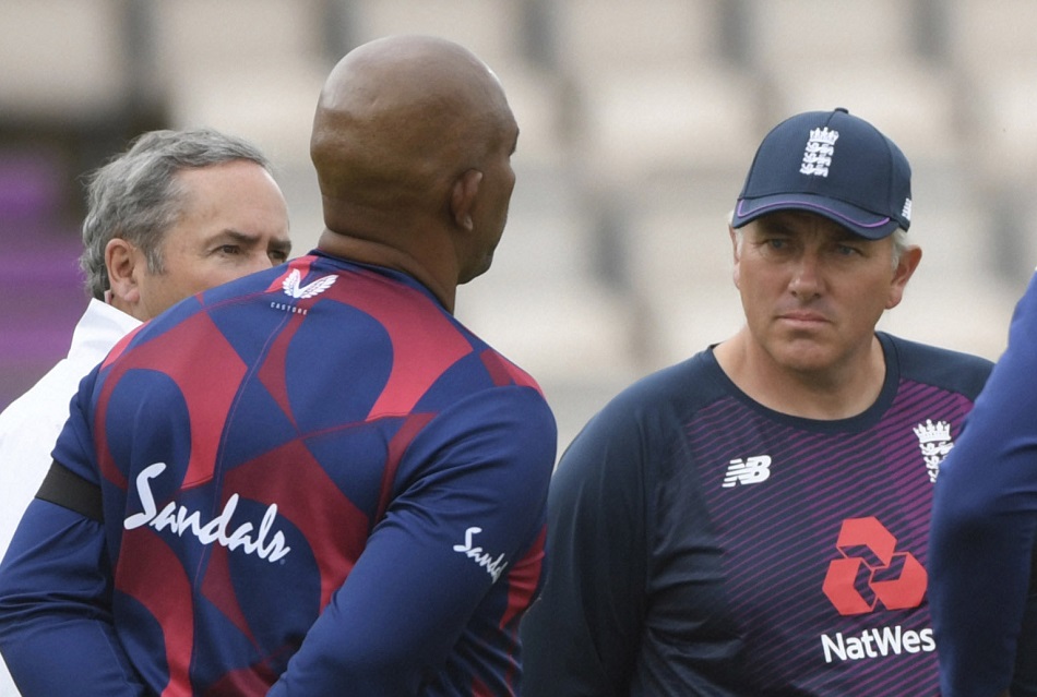 इंग्लैंड के कोच क्रिस सिल्वरवुड हुए कोविड पॉजिटिव, सिडनी टेस्ट में ग्राहम थोर्प होंगे कोच