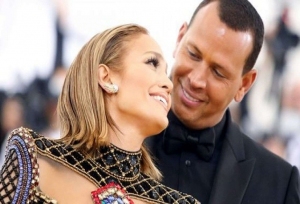 4 बार शादी कर चुकी मशहूर सिंगर जेनिफर लोपेज ने बेसबॉल खिलाड़ी रोड्रिगेज से की सगाई