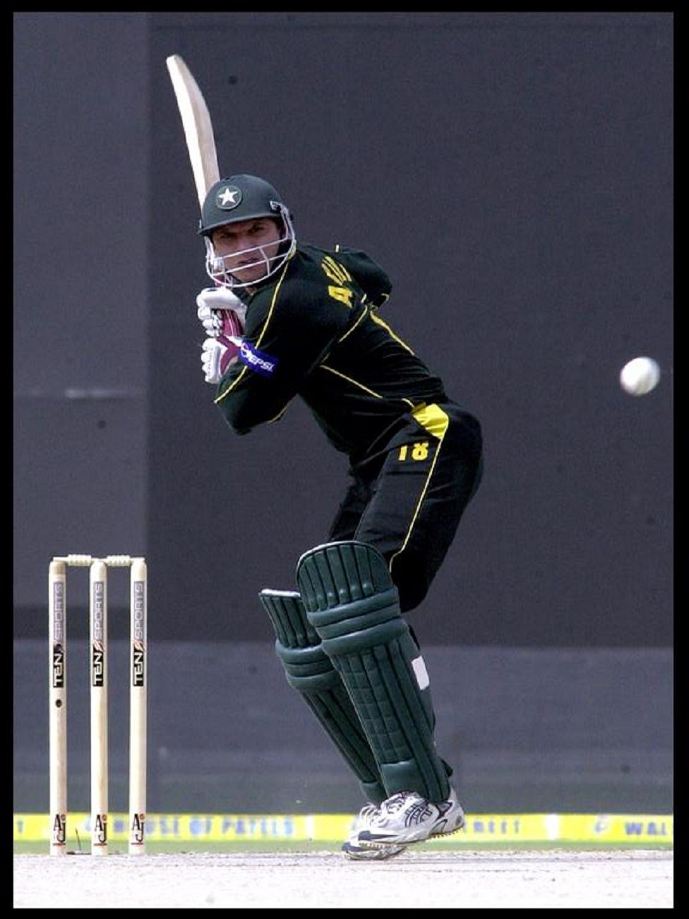 शाहिद अफ़रीदी की फास्टेस्ट सेंचुरी सचिन के बल्ले से निकली थी