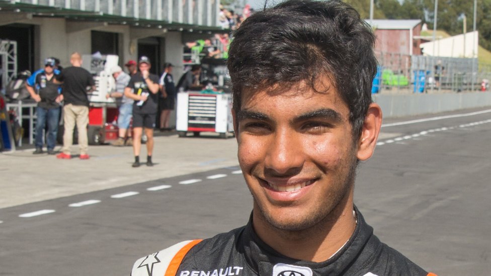 कार रेसिंग में कमाल दिखानेवाले 18 साल के दारूवाला