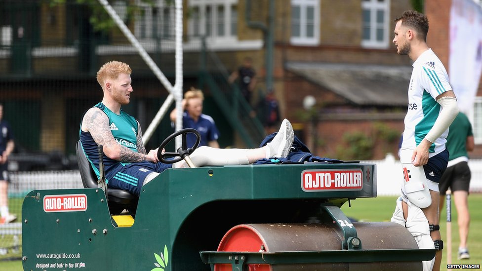 बेन स्टोक्स और एलेक्स हेल्स