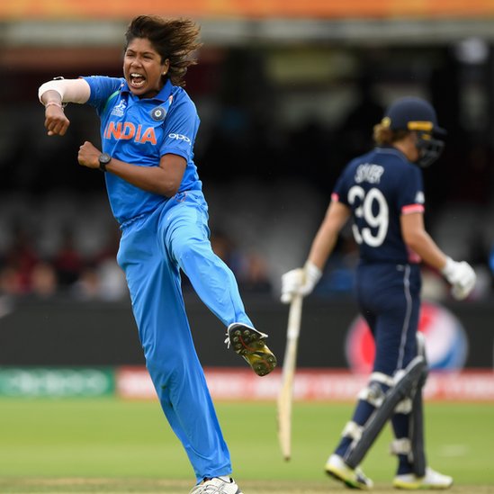 200 खिलाड़ियों को मैदान से बाहर करने वाली झूलन