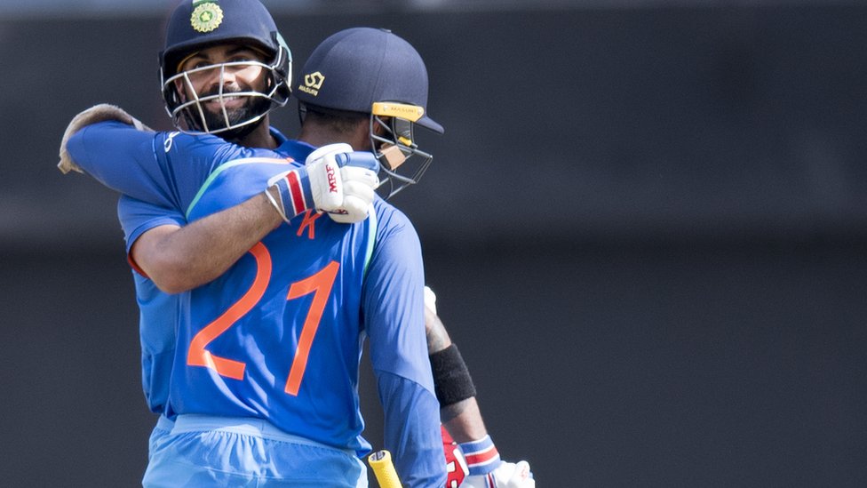 धोनी सीट खाली करो कि दिनेश कार्तिक आते हैं...